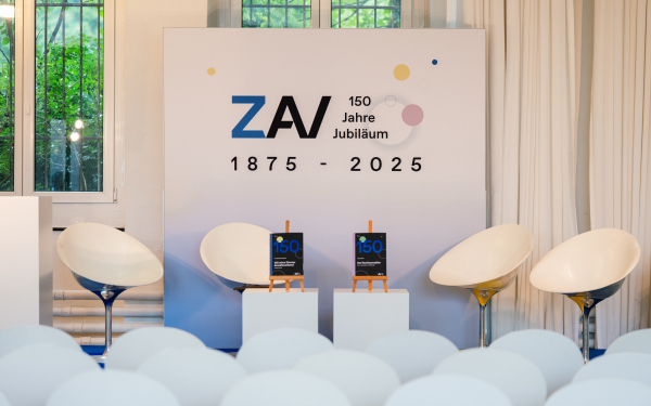 Zwei Magazine, ein Moment - Die Jubiläumsvernissage